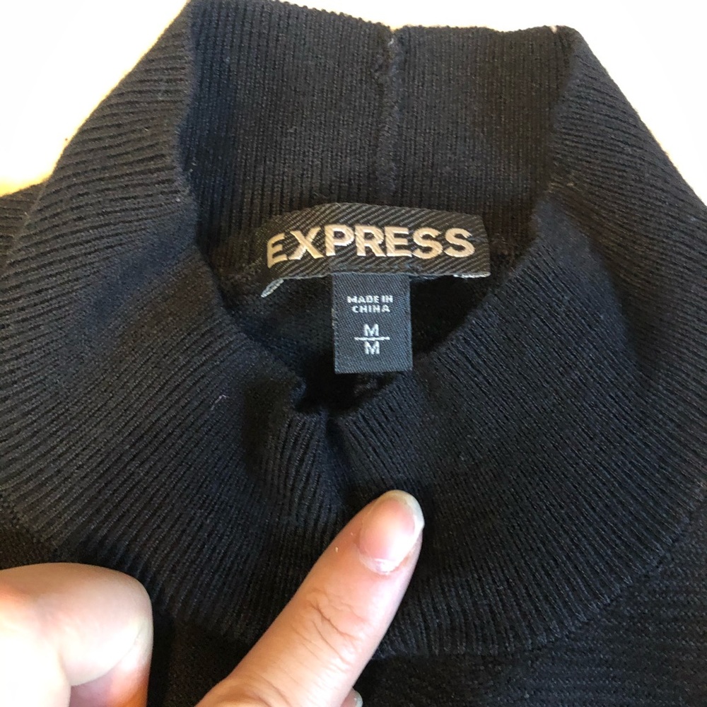 EXPRESS - Crop Top - Picture 4 of 9
